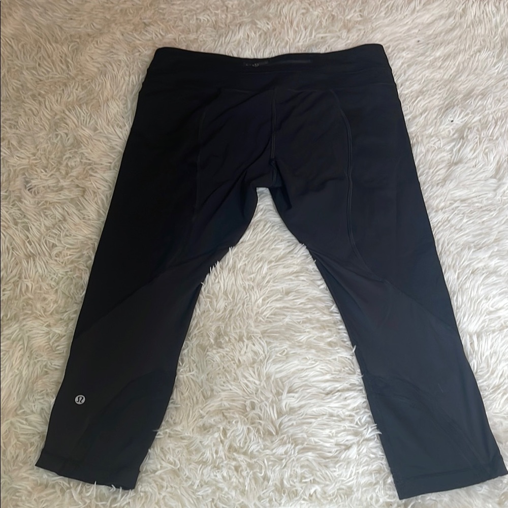lululemon athletica Black Leggings - Size 8 Essential Activewear CAPRIS